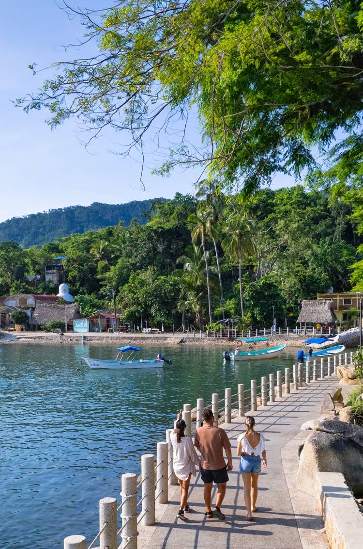 Friends arriving to Quimixto, a charming fishing village south of Puerto Vallarta.