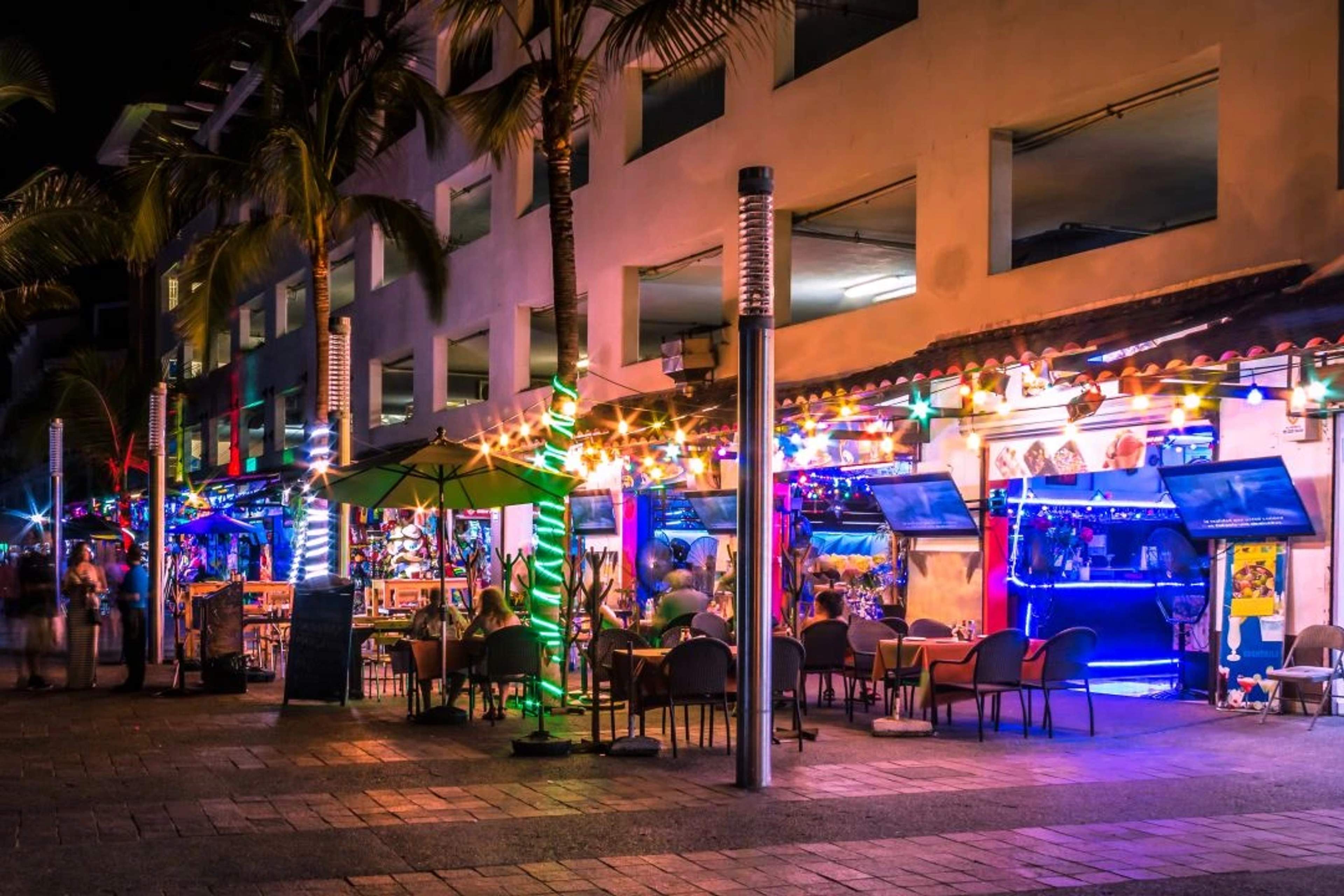 Restaurants open at night in Puerto Vallarta