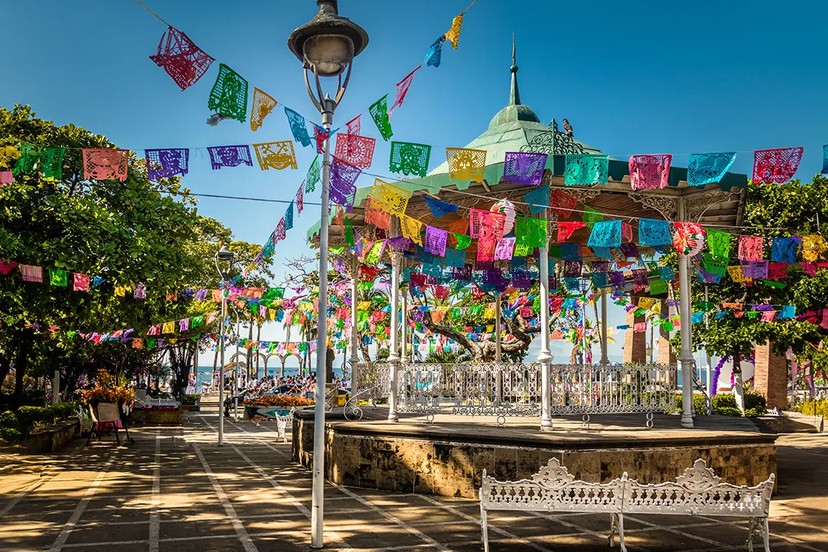 GUIDE TO ZONA ROMÁNTICA: THE PUERTO VALLARTA ROMANTIC ZONE