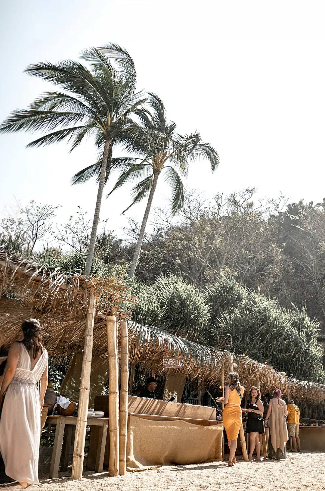 Estaciones de comida en Majahuitas llamadas "El Mercadito".