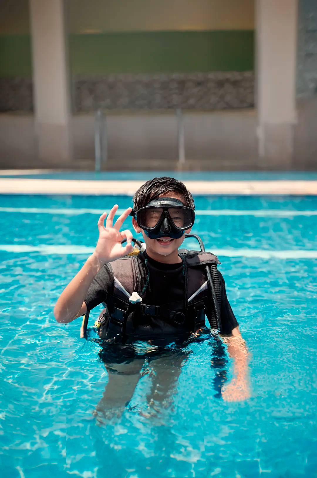 Buceo para niños en Puerto Vallarta durante el programa PADI Bubblemaker.