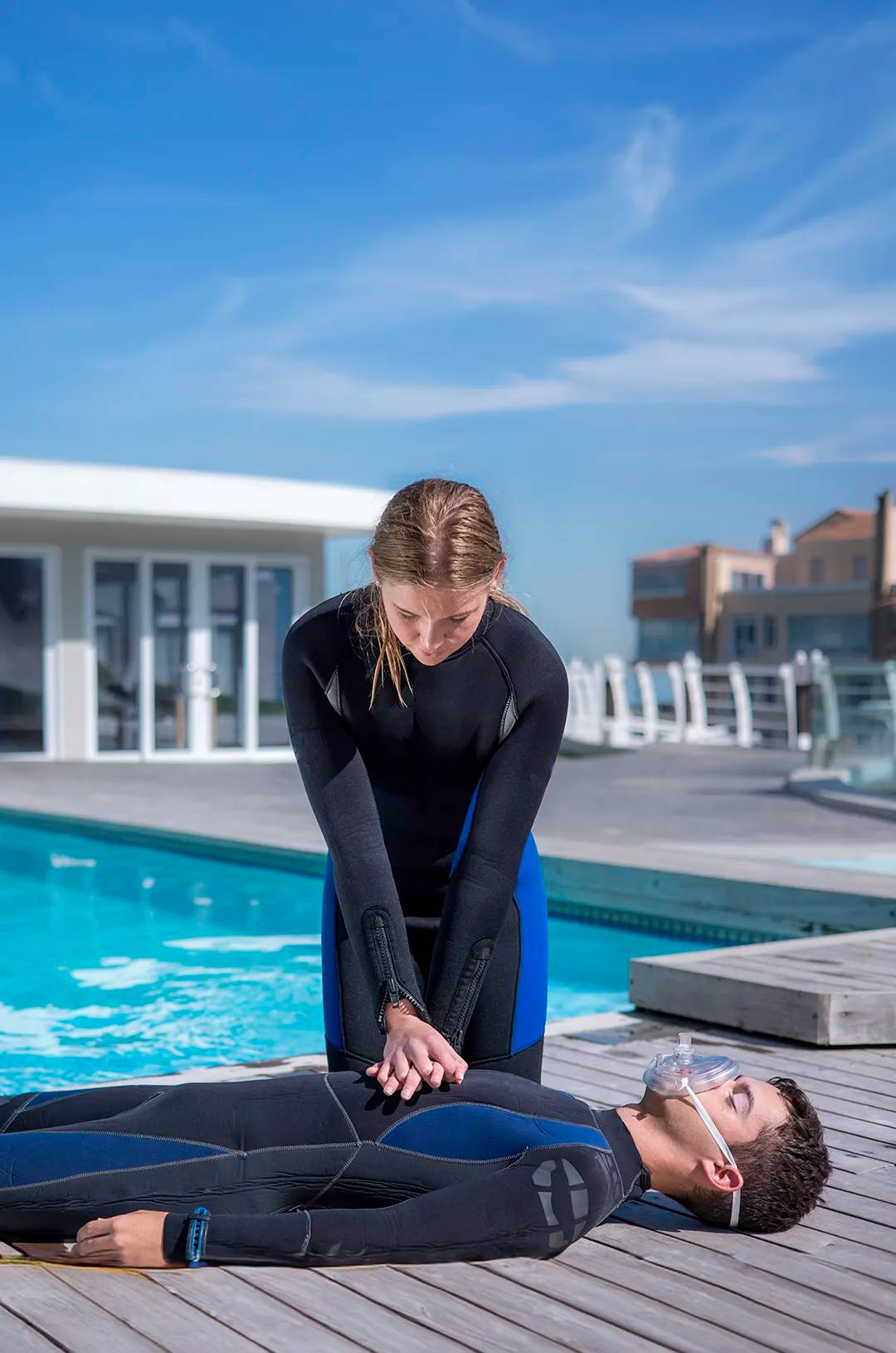 Learn how to perform CPR during a first aids course backed by PADI.