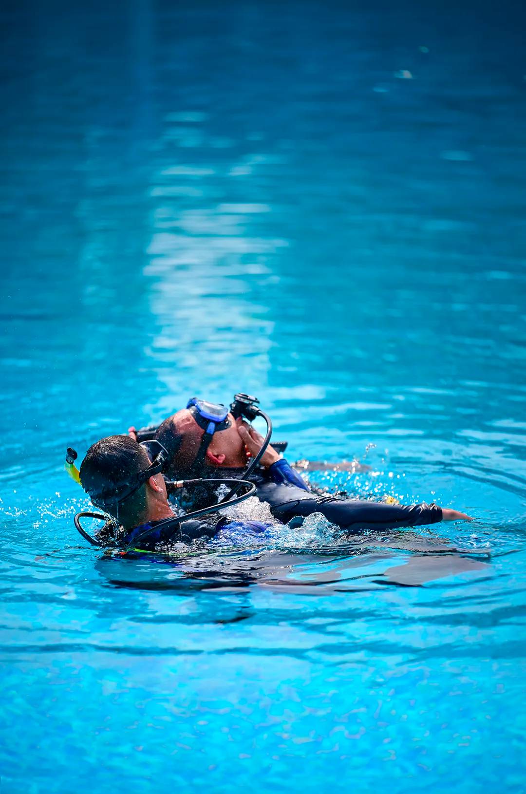 Diver practicing life saving techniques during the PADI Rescue Diver Course in Puerto Vallarta.