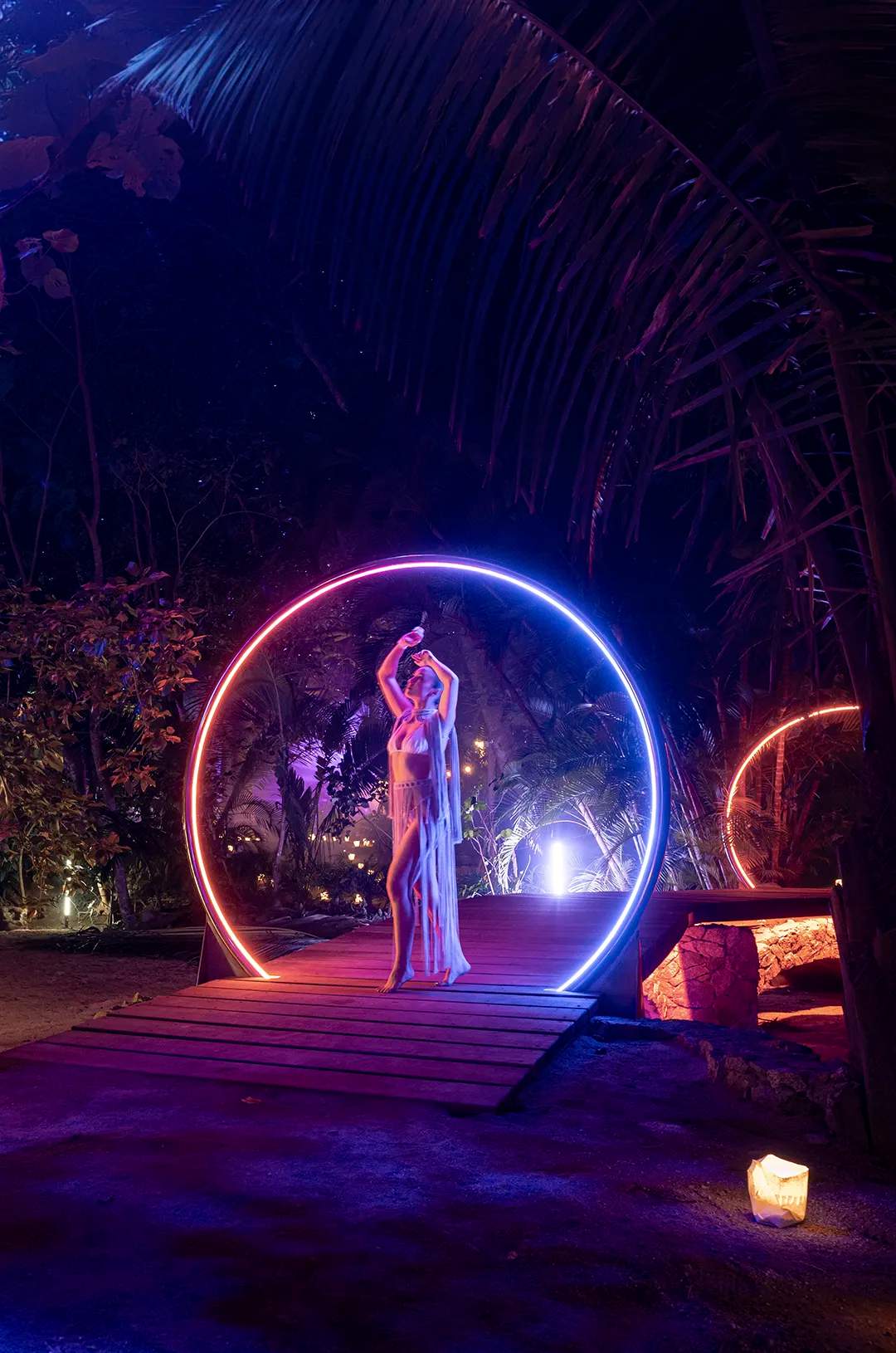 Luces en Majahuitas Beach Club, uno de los mejores lugares para fotos en Puerto Vallarta.