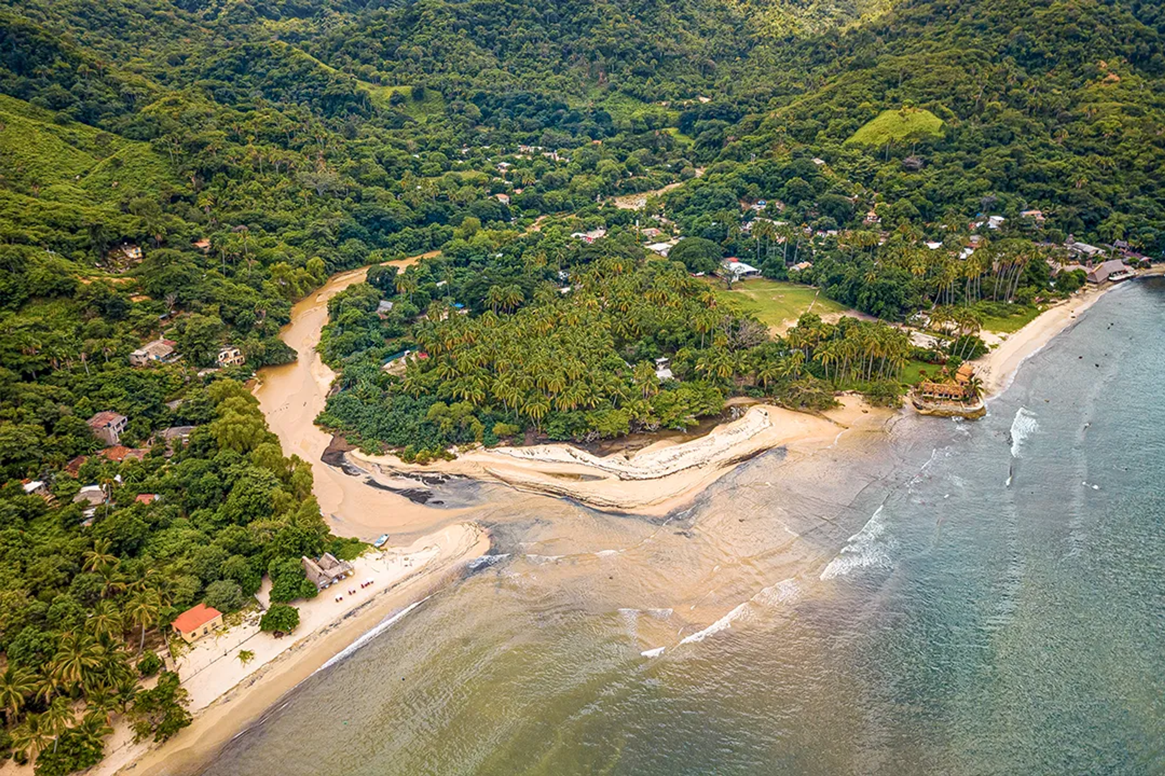 EXPLORA EL PUEBO PLAYERO DE QUIMIXTO EN CABO CORRIENTES