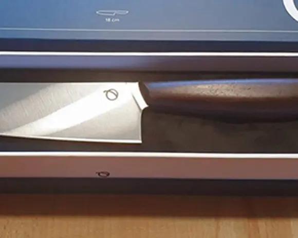 Messer in Verpackung gezoomt