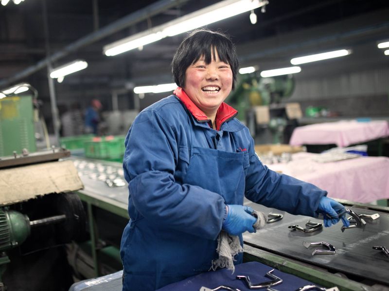 Mitarbeiterin der Produktion in China