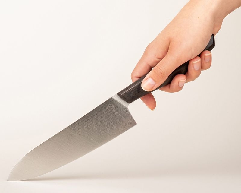 Ergonomically shaped knife handle