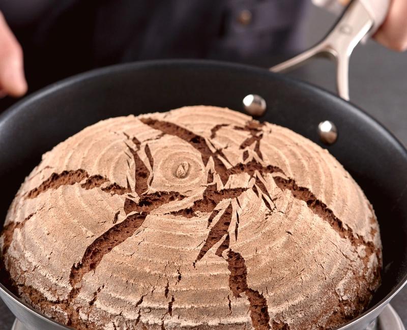 Bread in coated Olav pan