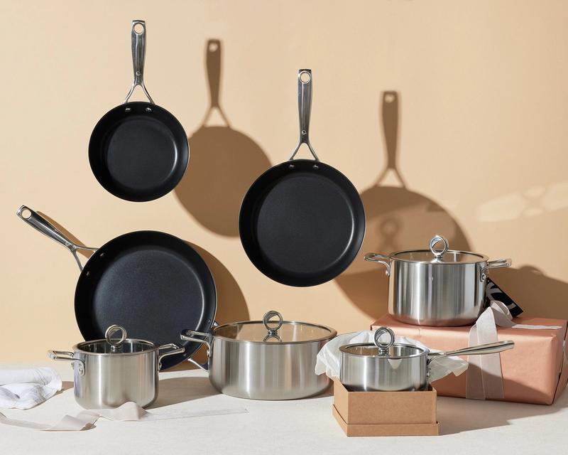 Front view of the Olavson cookware set Great Heroes