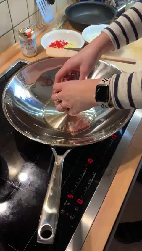 Uncoated Wok in Use