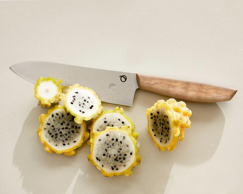 Olavson Chef's knife from above with fruit