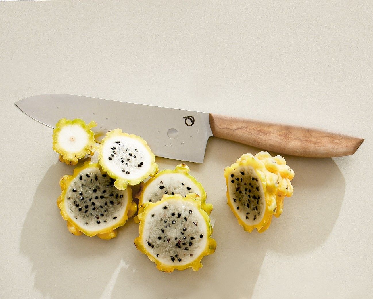 Olavson Chef's knife from above with fruit