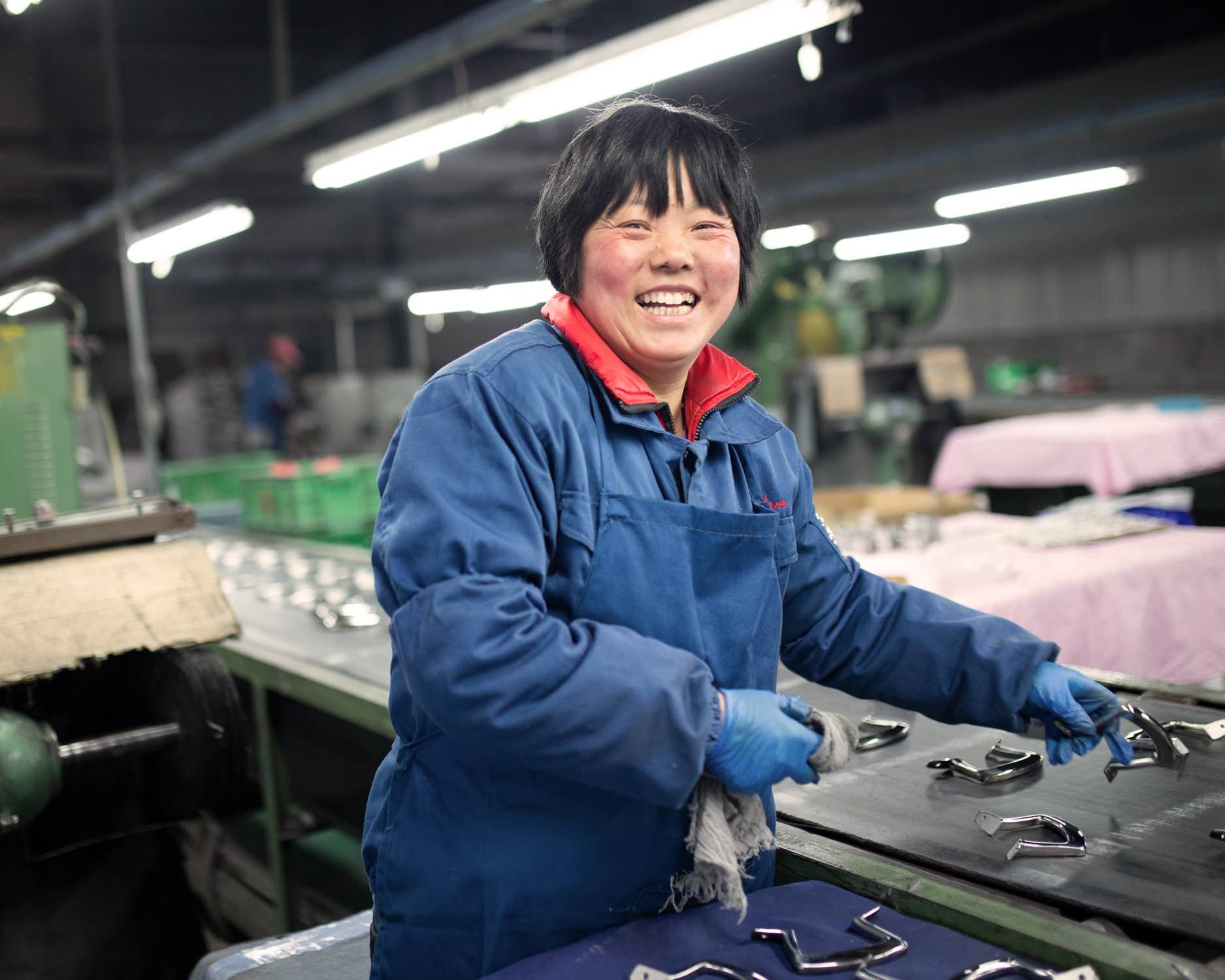 Laughing employee of Guanhua (producer of Olav pans)