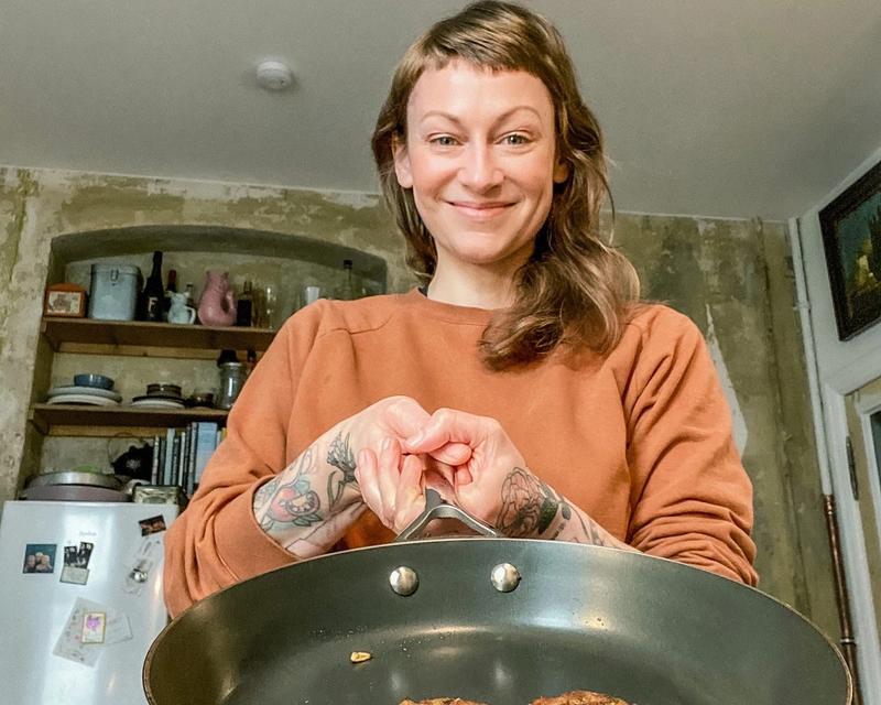 Professional chef Sophia Hoffmann with Olav cookware