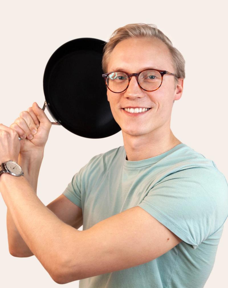 Olav employee Jakob with pan