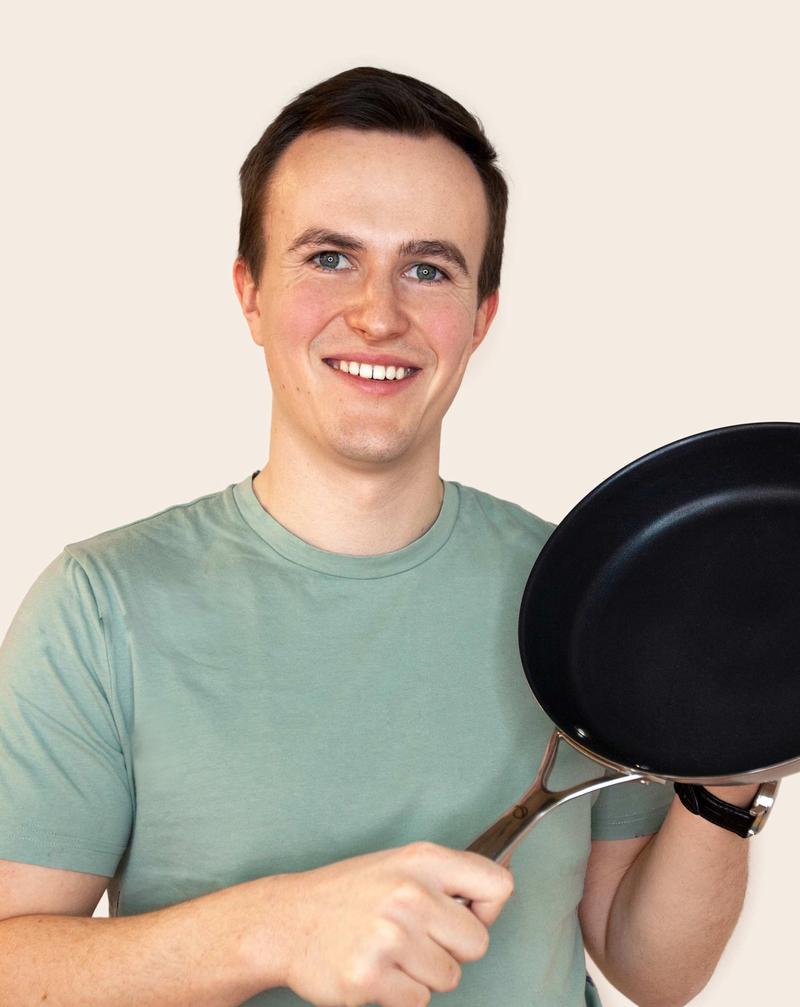 Olav employee Max with pan