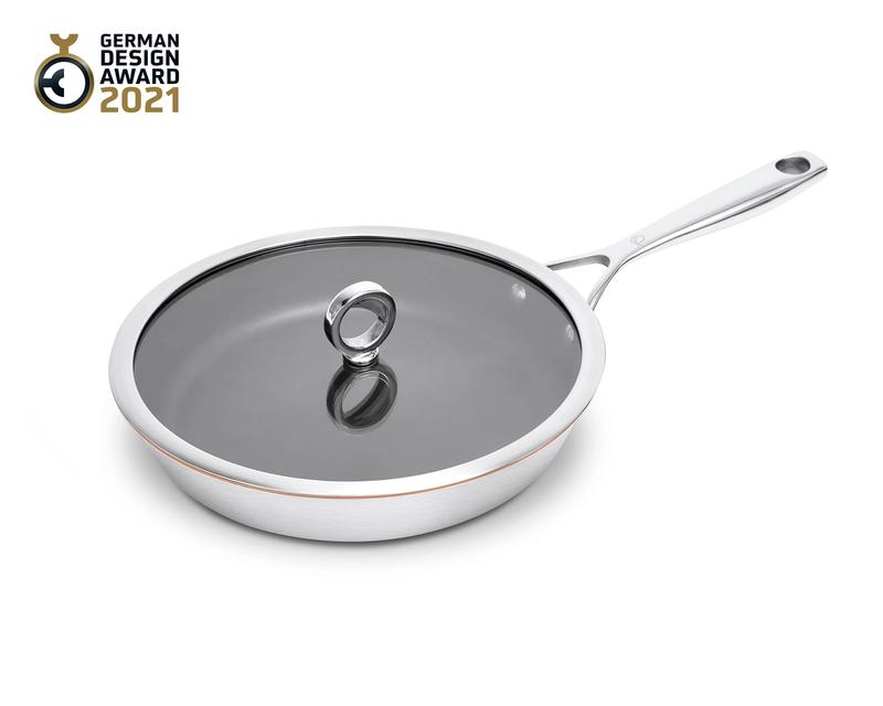 Coated 26cm Olavson pan from the side