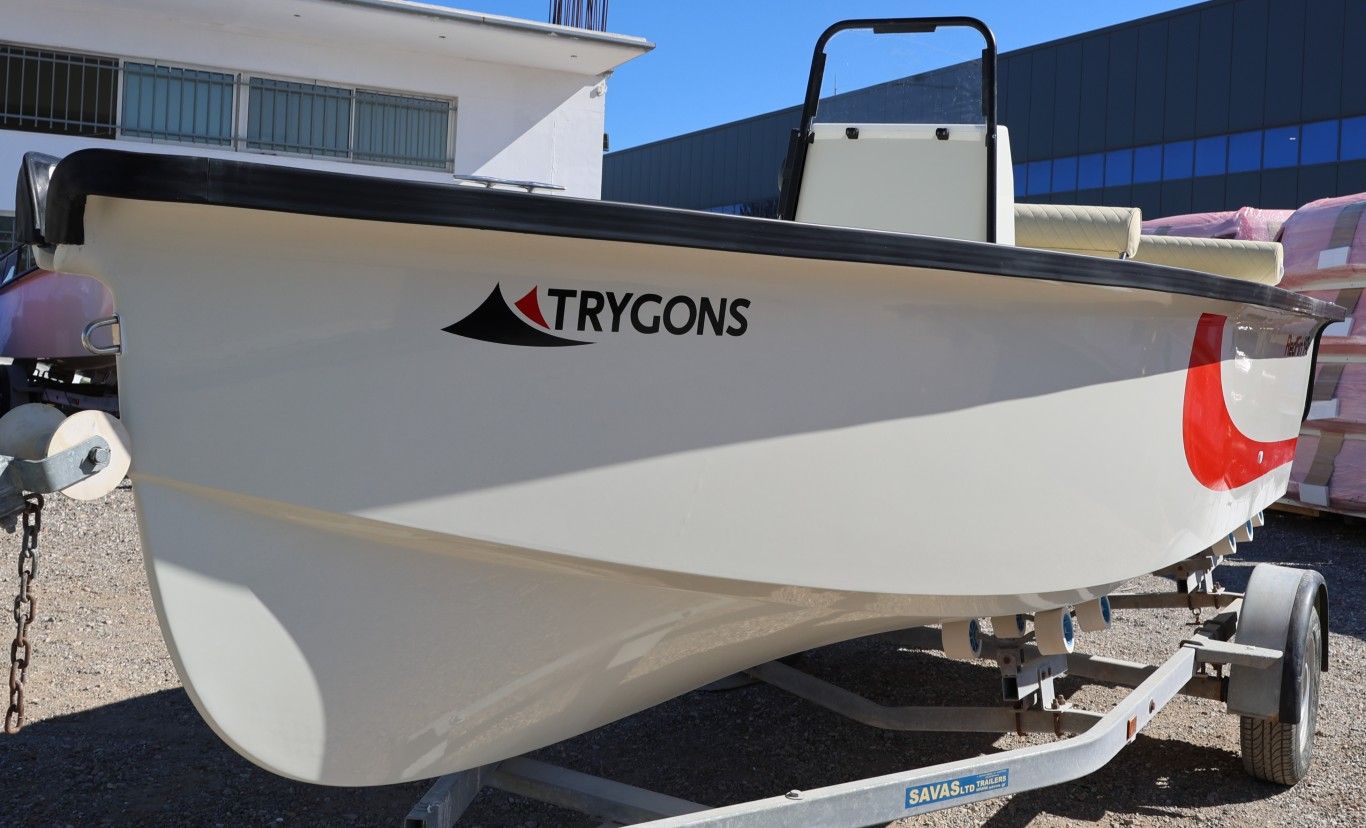 RedFin 49 bow-on, TRYGONS logo on the hull