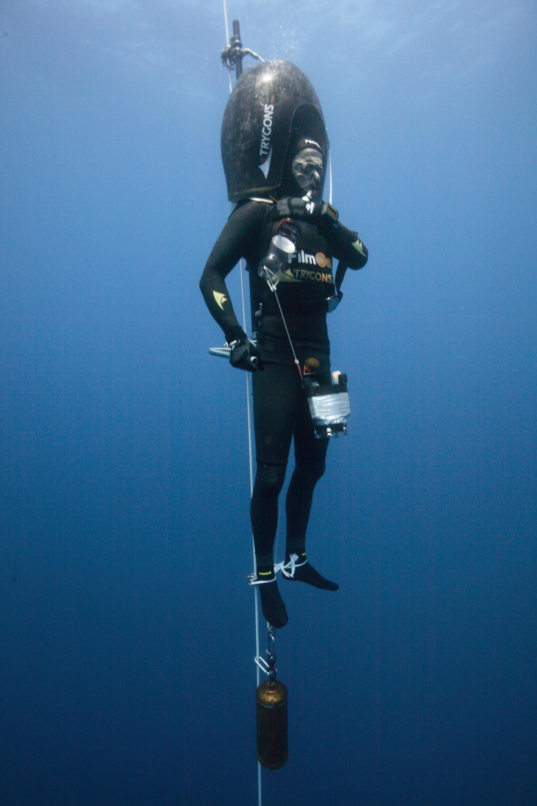 Herbert Nitsch descending on the Trygons-built diving sled