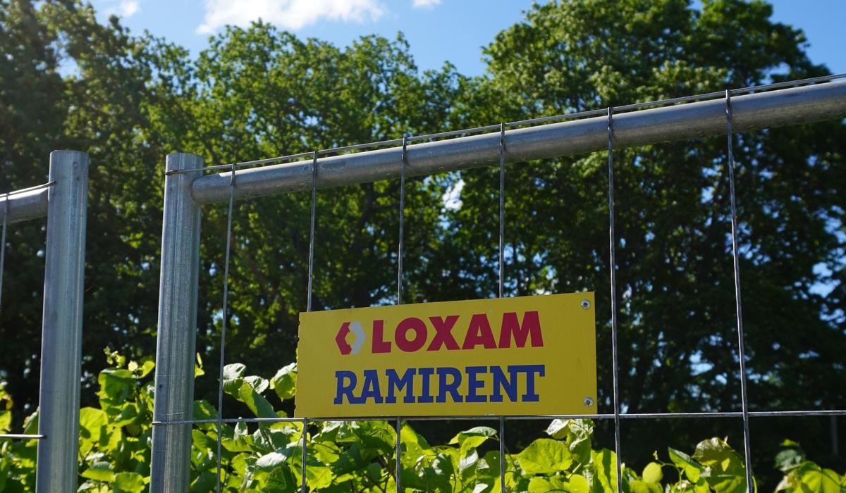 Ramirents staket och avspärrning utgör inhägnad för event. Vi levererar helhetslösningar för alla typer av arrangemang.