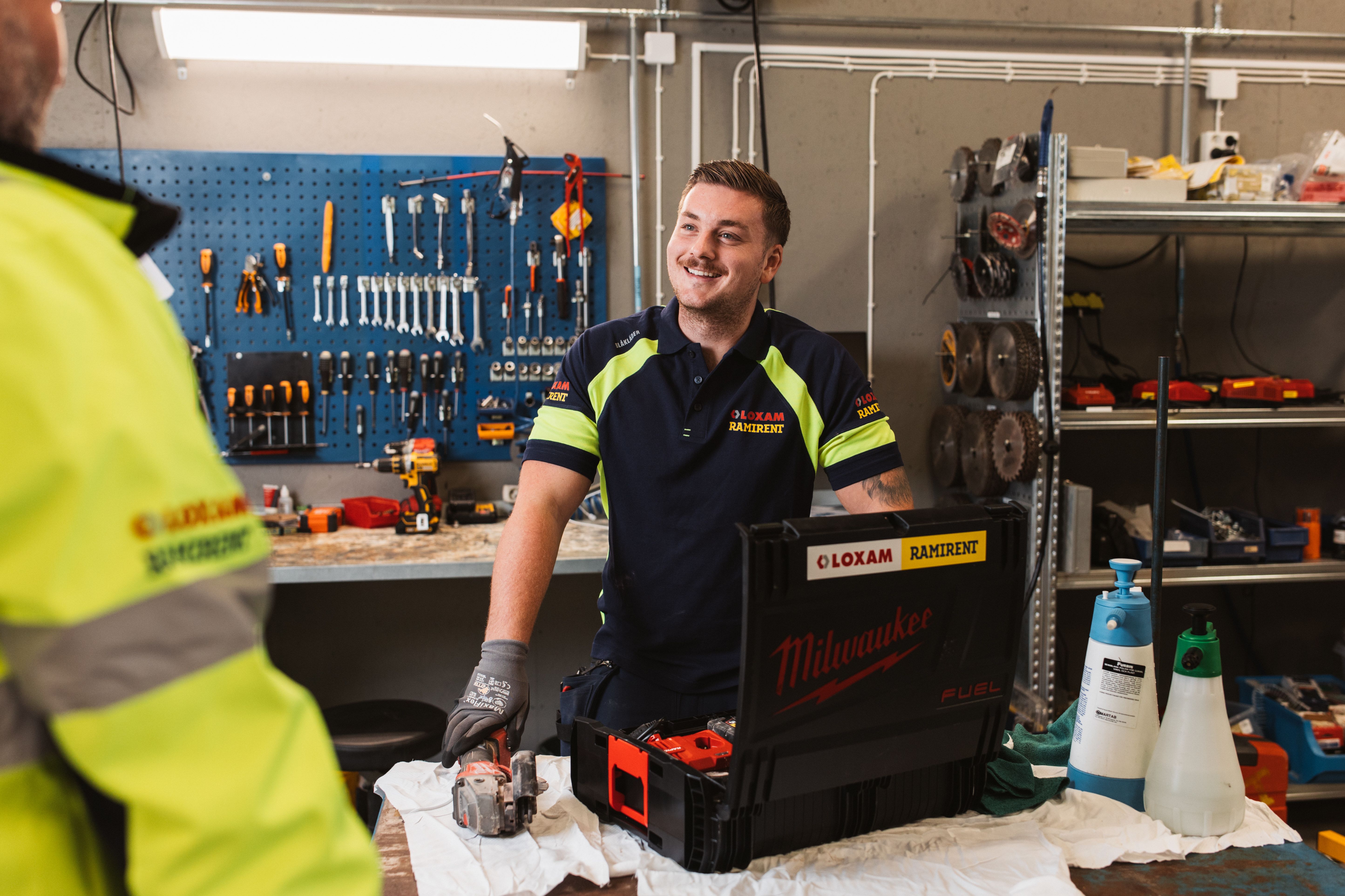 Vår mission i vardagen – genom noggrant underhåll och teknisk expertis ser vi till att våra kunder alltid har tillgång till säkra och driftsäkra maskiner för sina projekt.