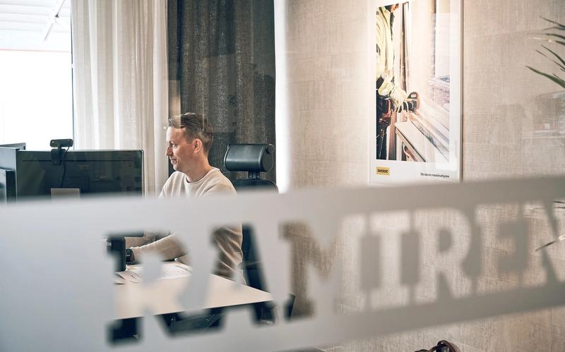 Välkommen att kontakta Ramirents experter för personlig service och hjälp med att hitta rätt utrustning till ditt projekt.