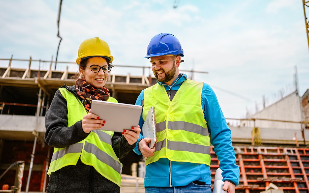 Planering av maskinbehov på byggarbetsplatsen med hjälp av Ramirents digitala verktyg för smidigare uthyrning.