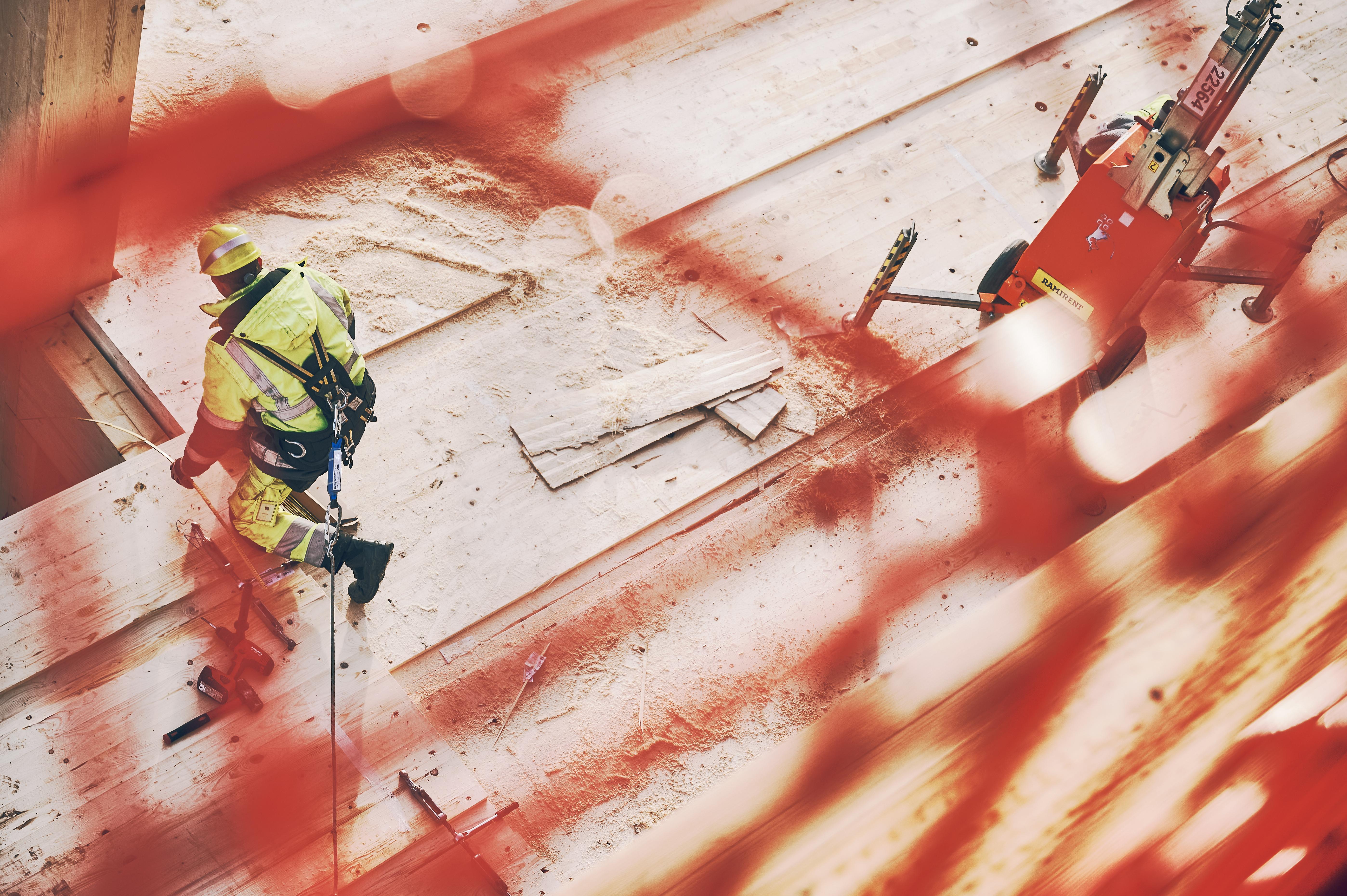 Smidig maskinuthyrning för krävande projekt. Hyr rätt lyftutrustning för säkert och effektivt montage på byggarbetsplatsen.