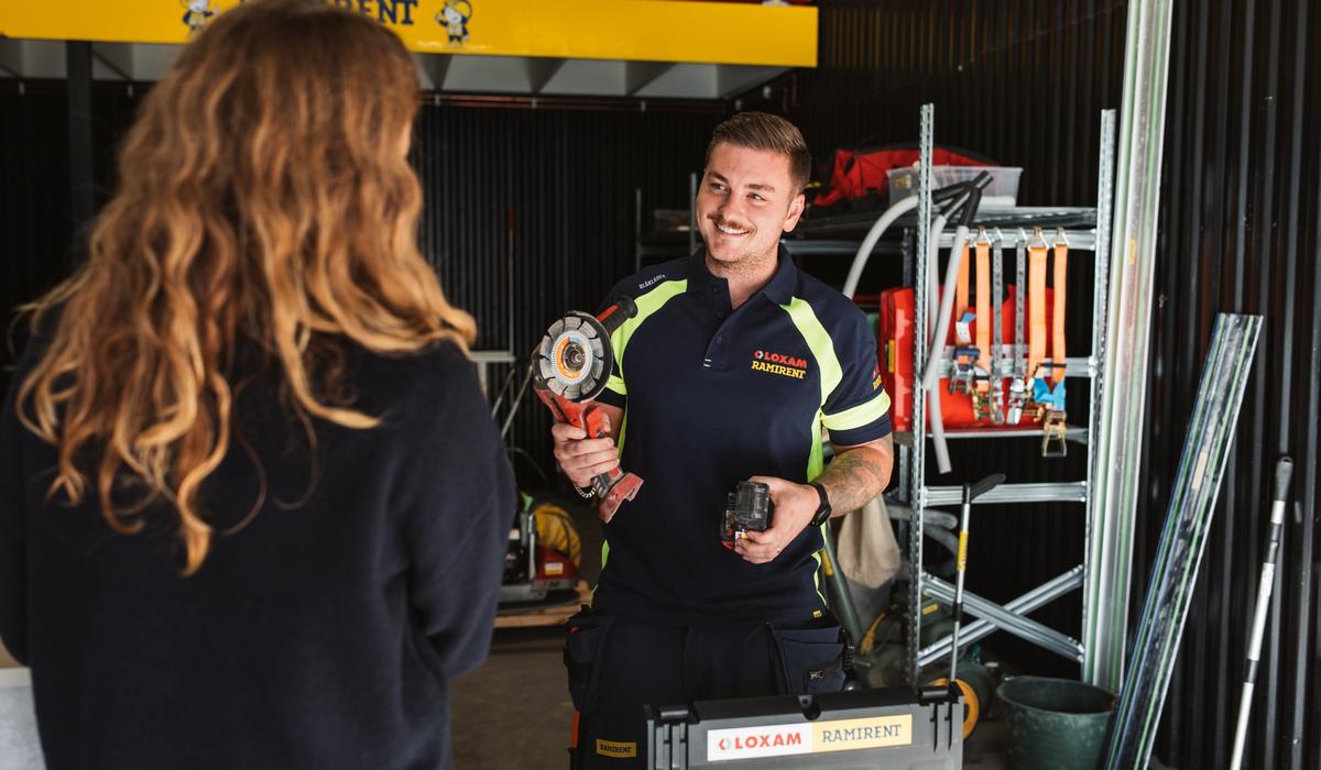Smidig service över hela Sverige när du vill hyra saxlift, grävmaskin, ställning och byggmaskiner av Ramirent.