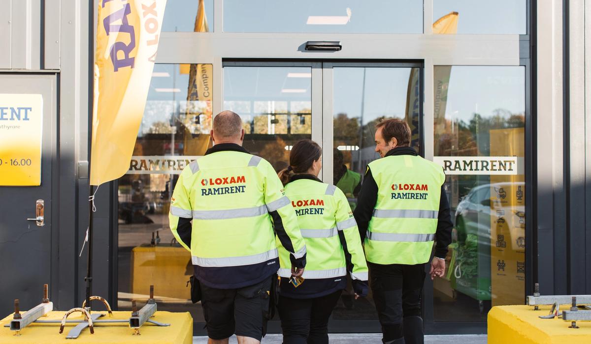 Våra medarbetare är kärnan i vår verksamhet. Här välkomnar vi kunder till ett av våra många lokala kundcenter.