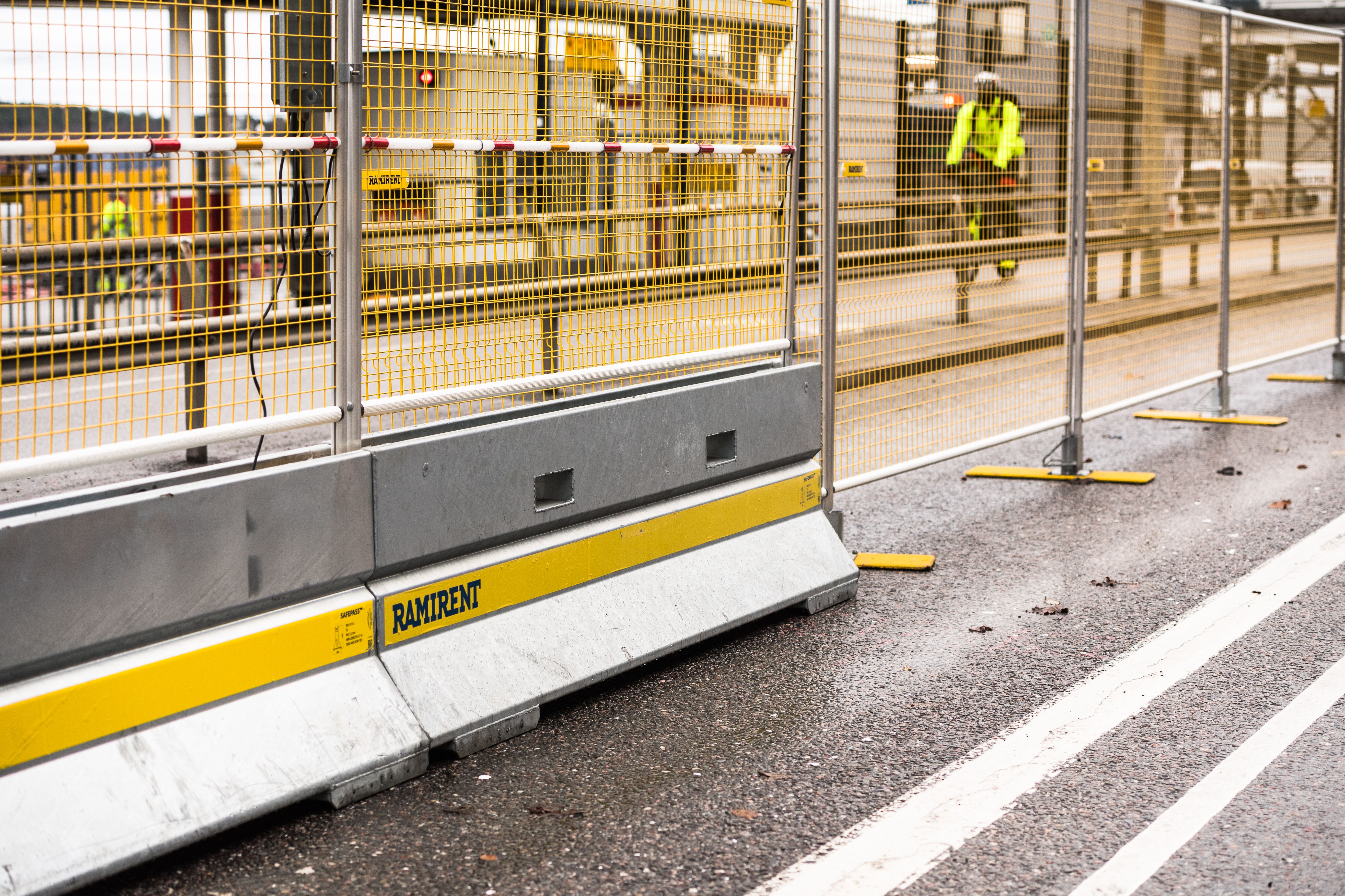 Vägavstängningsbarriär på gata