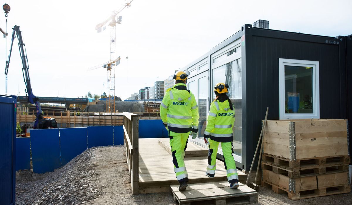 Tillfällig arbetsplats med bodetablering och infrastrukturprojekt för offentlig sektor.