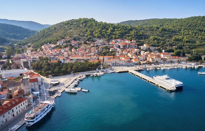 Vis Island Charter Guide