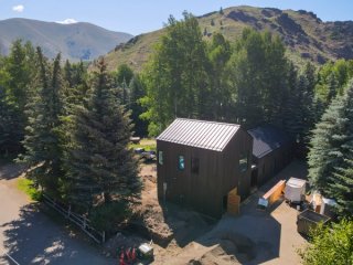 202 Cottonwood -9.jpg