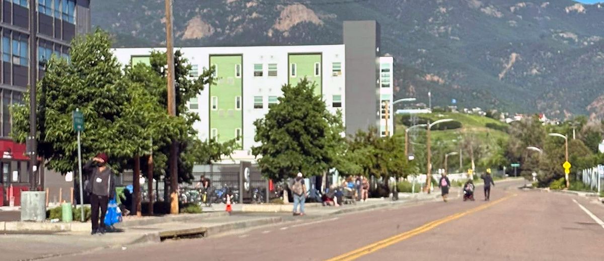 Two drastic views on low-barrier shelters