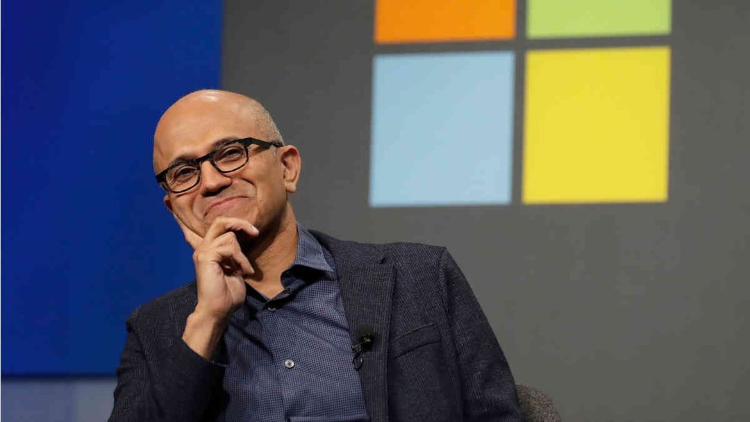 A Microsoft não mudou a estratégia primeiro. Mudou o comportamento de quem lidera.