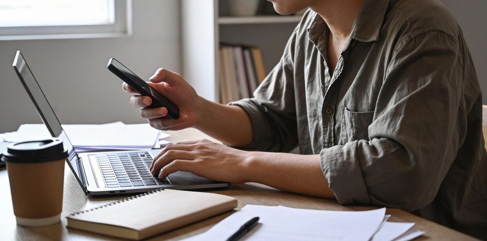 Cara memburamkan wajah orang asing di konten TikTok: aplikasi blur dan alur kerja aman