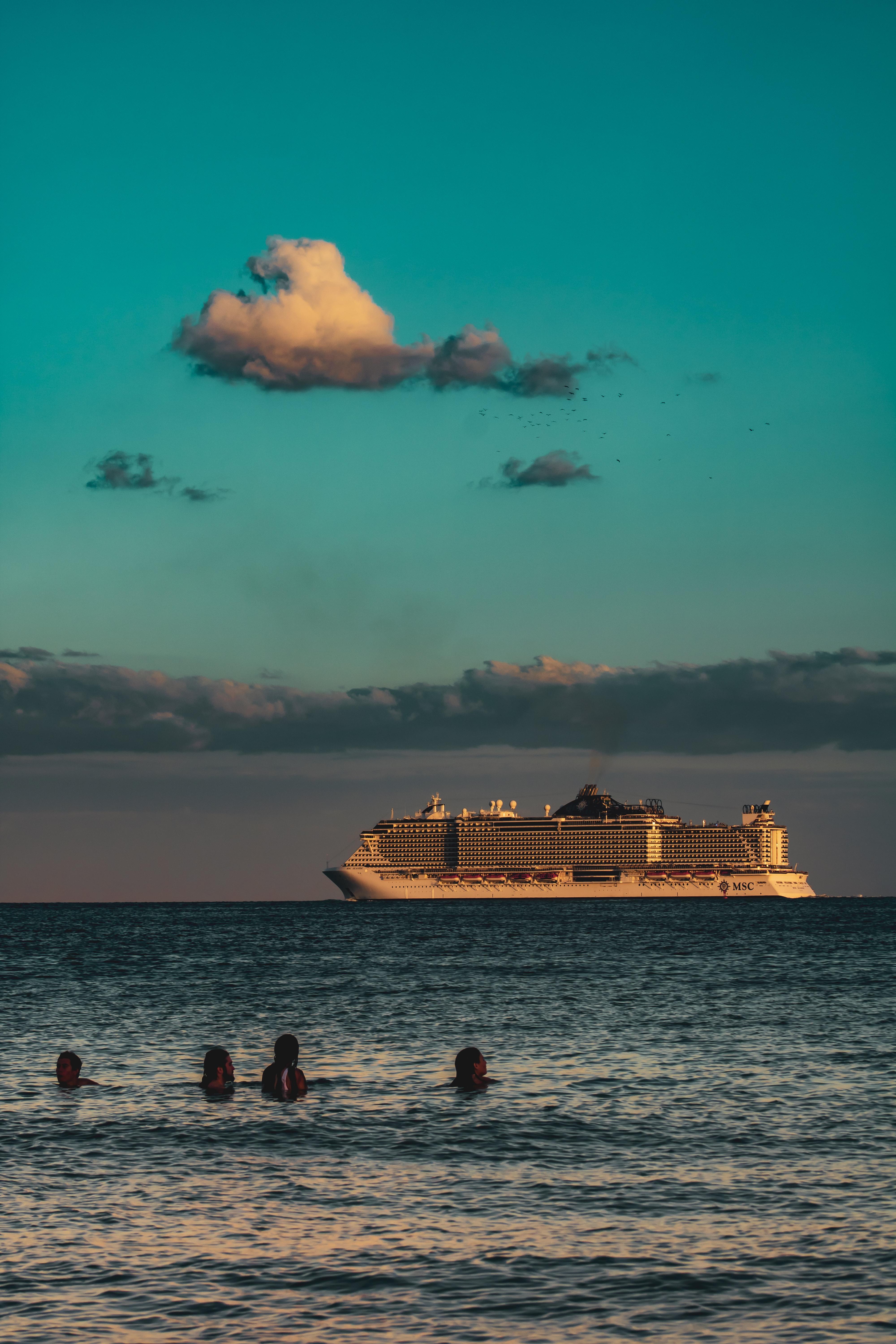 Kreuzfahrtschiff unterwegs