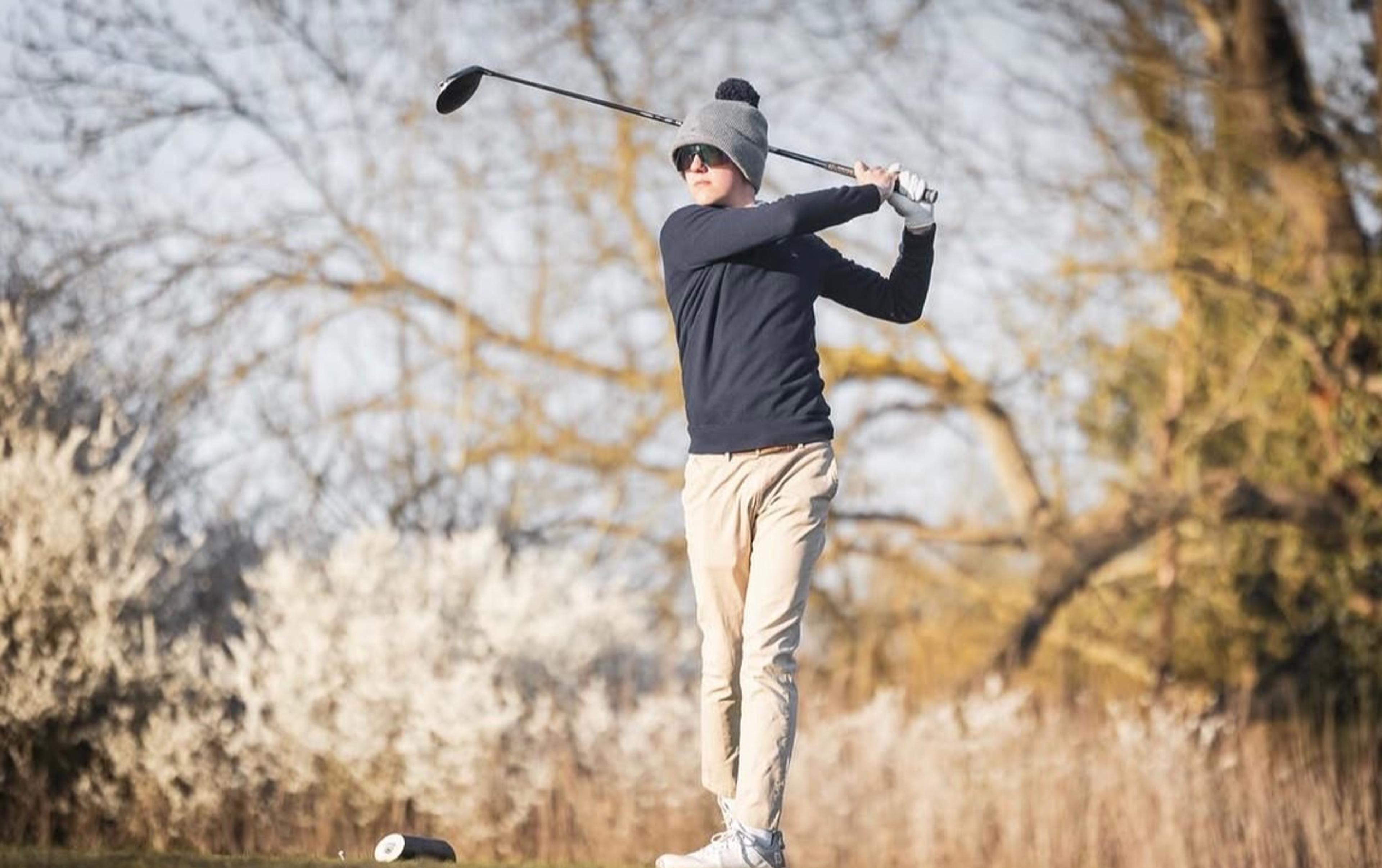 Hary golfing