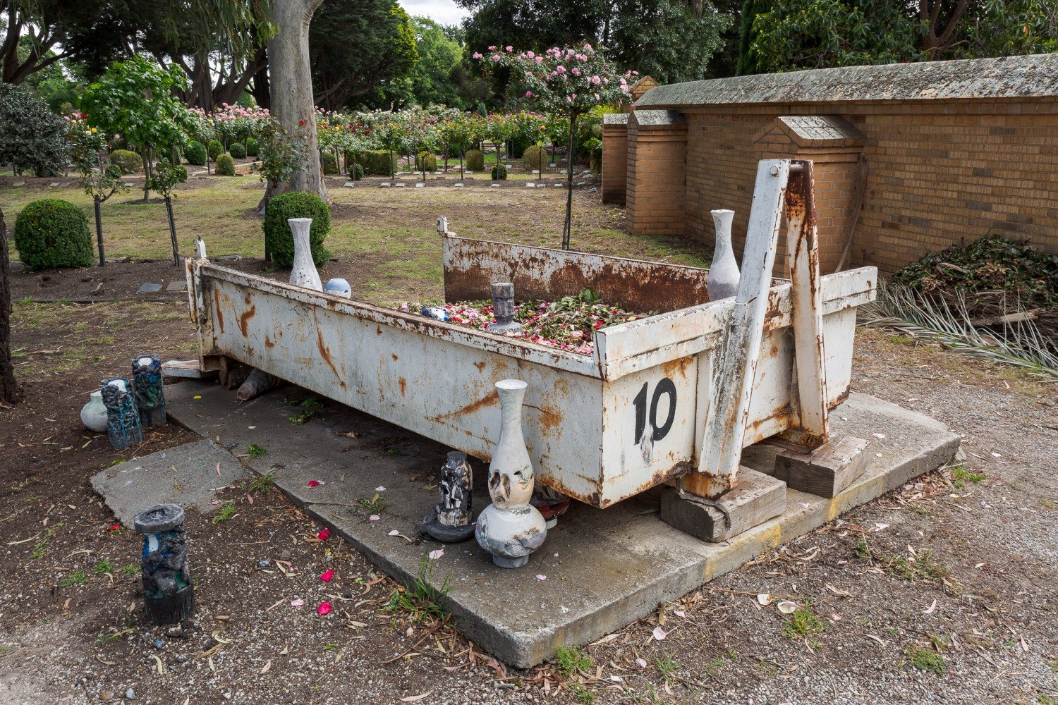 Sculpture at Fawkner Memorial Park for Elton.