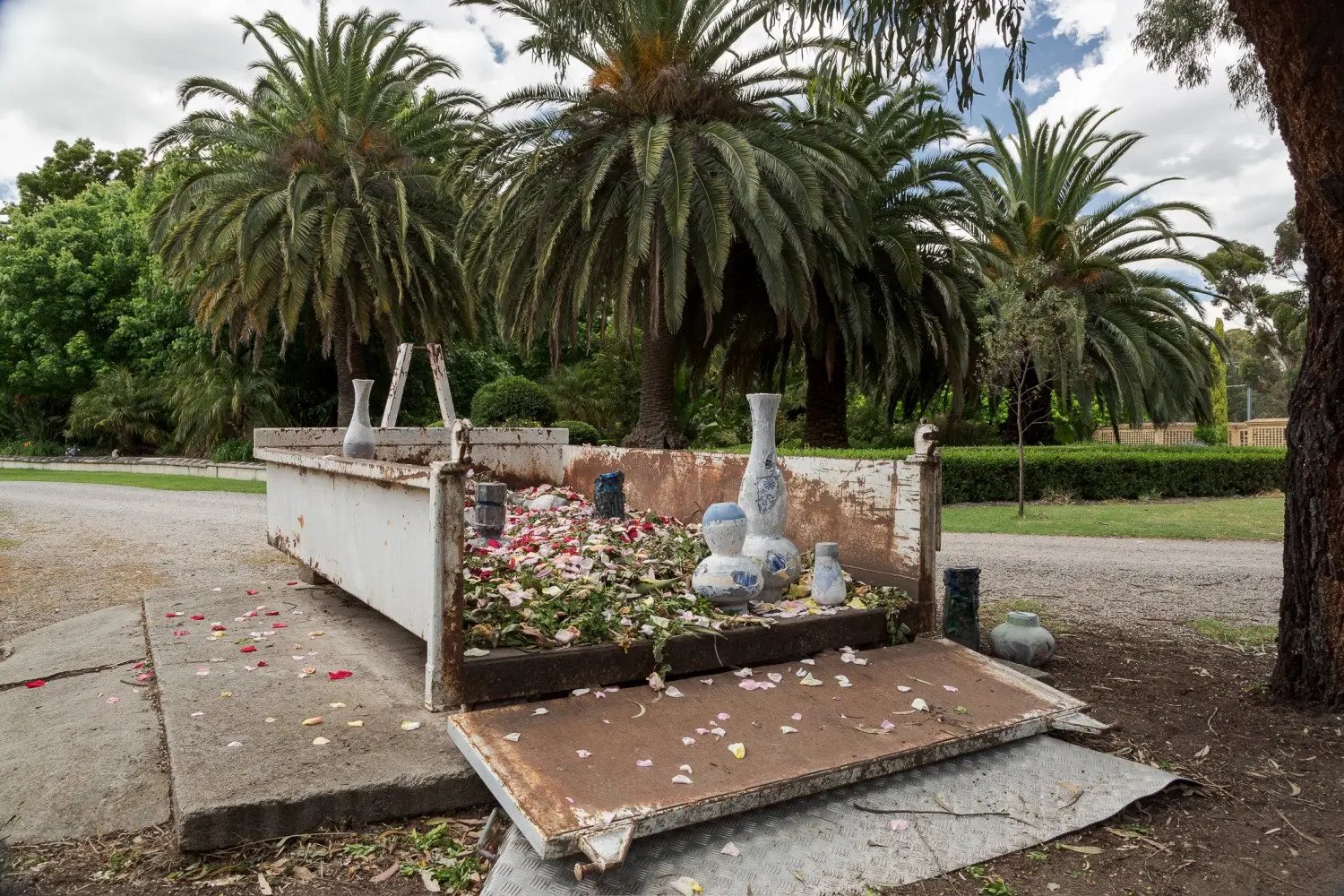 Sculpture at Fawkner Memorial Park for Elton.