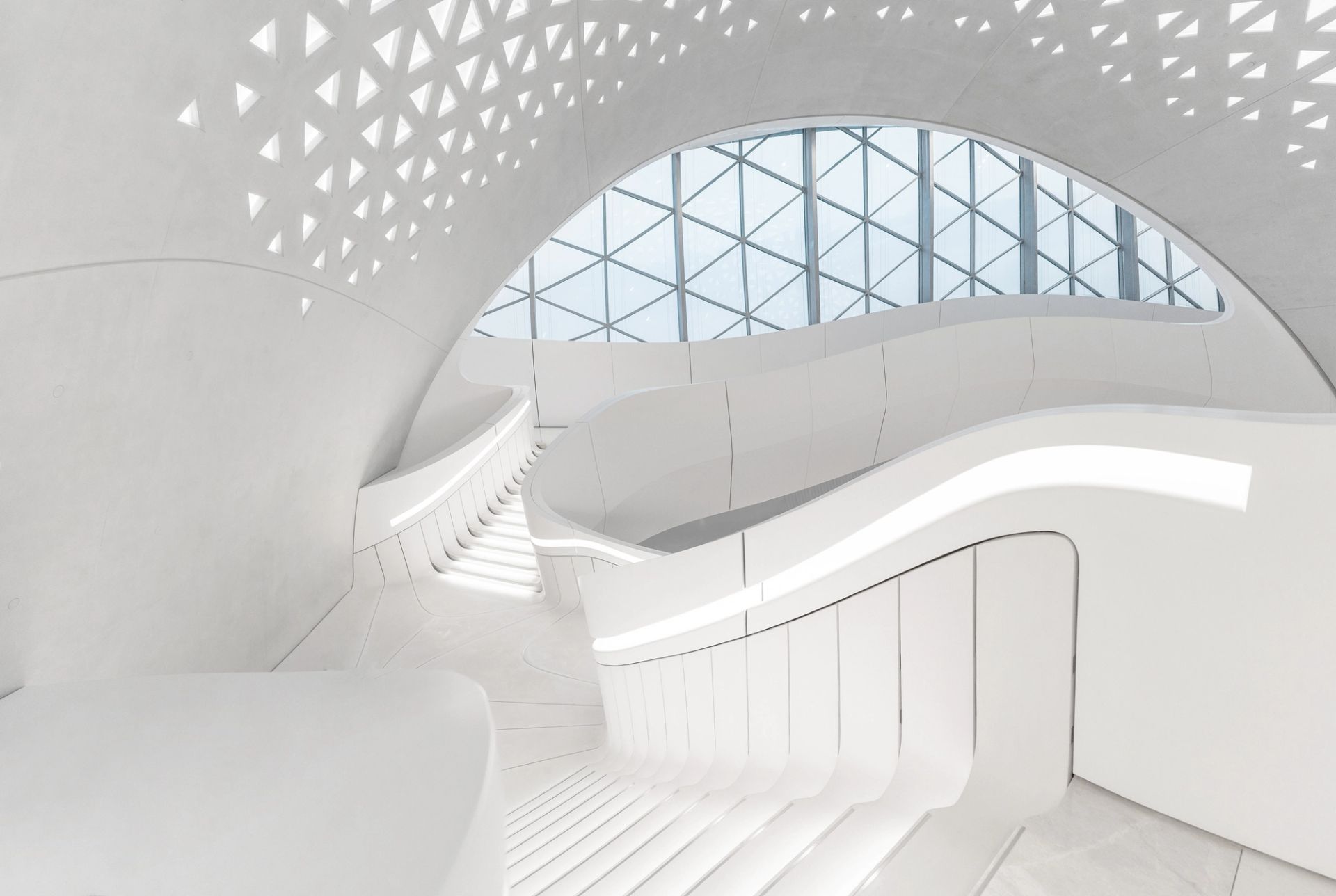 07. Hermes. By Mit Borras. Adaptasi Cycle. Art Director Rachel Lamot. Perfomed by Elan Dorphium. 2025