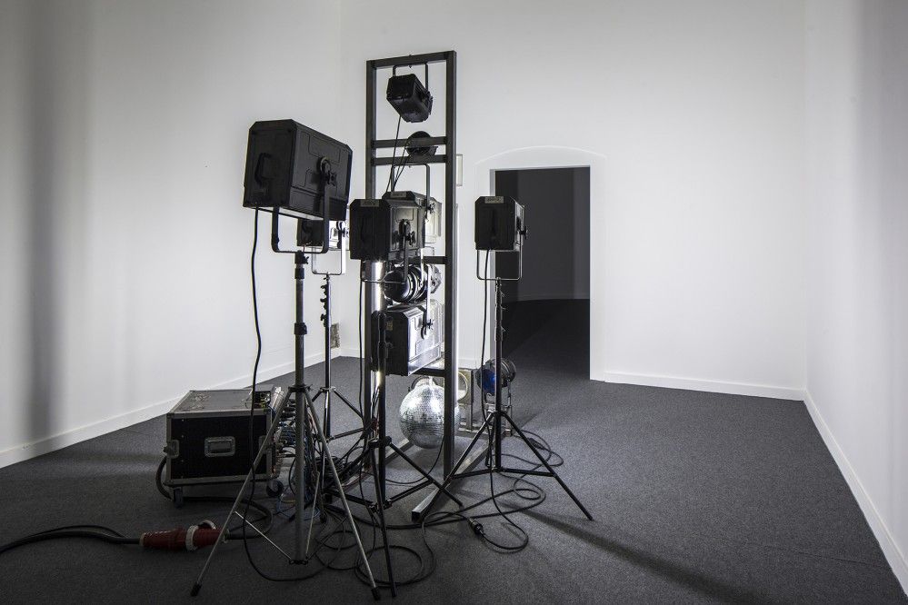 Sarah&Charles_Glimmer-Glimmering-Lights_2013-md