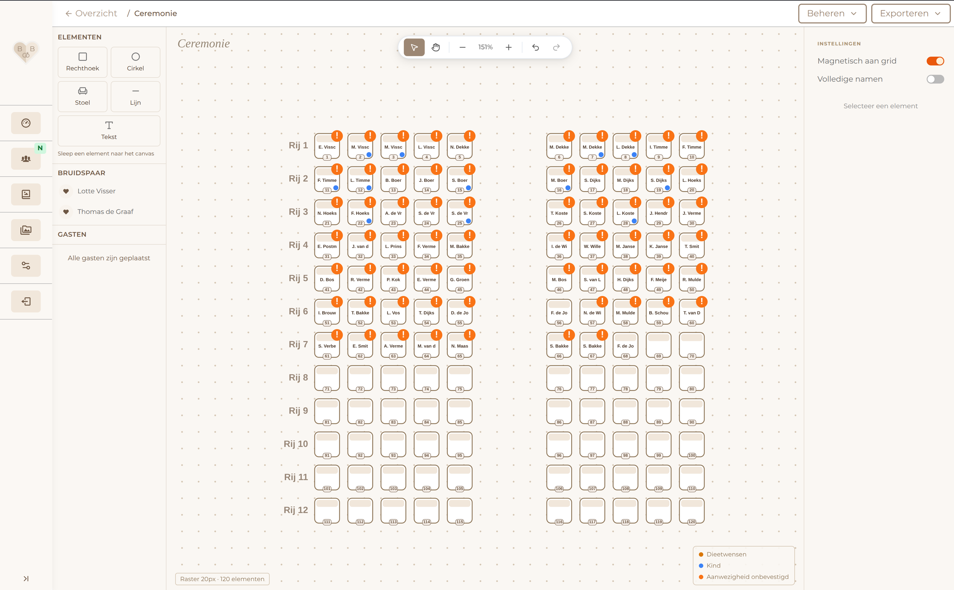 Plattegrond-editor in BruiloftBuddy met rijen stoelen voor de ceremonie en de namen van gasten