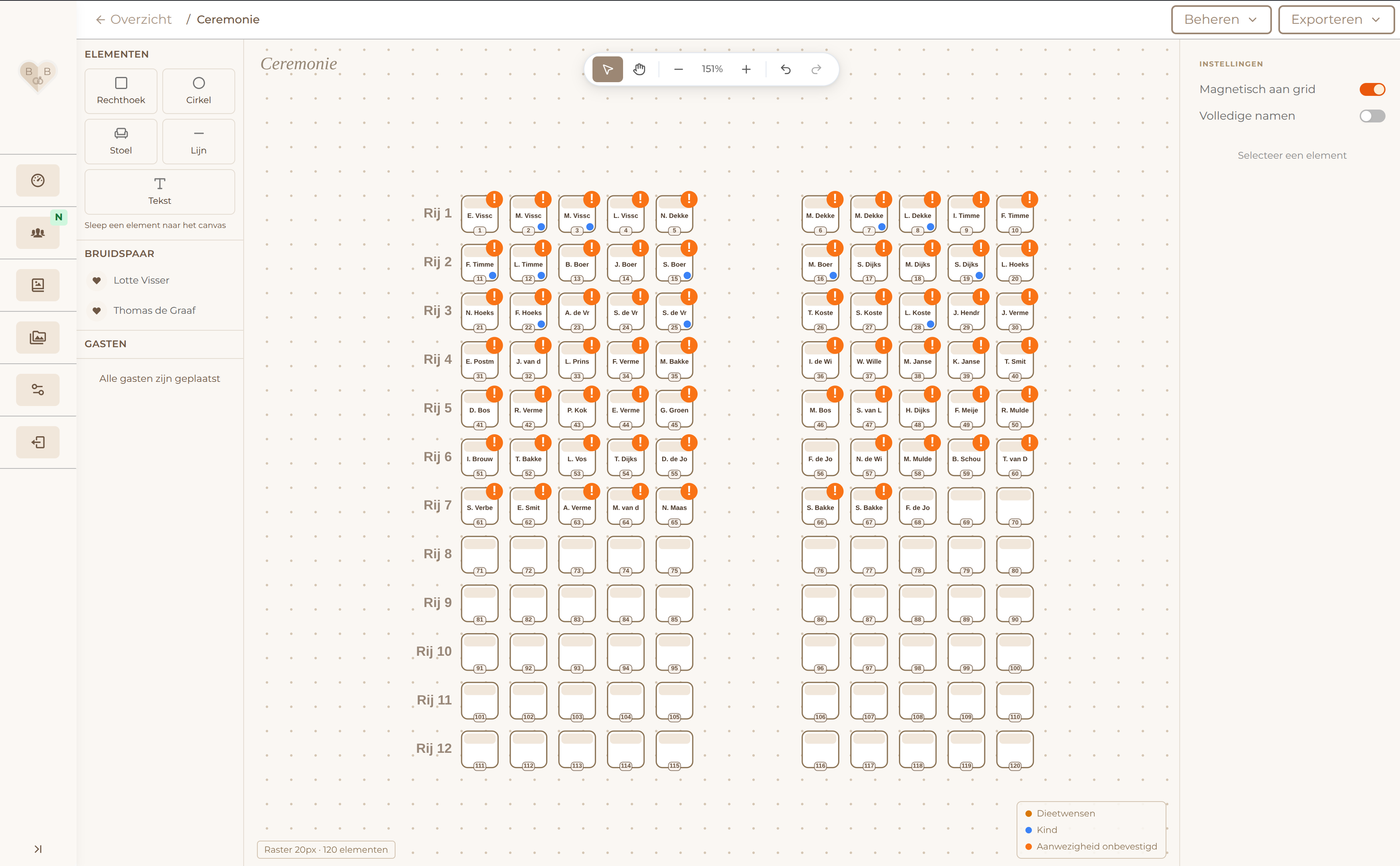 Plattegrond-editor in BruiloftBuddy met rijen stoelen voor de ceremonie en de namen van gasten