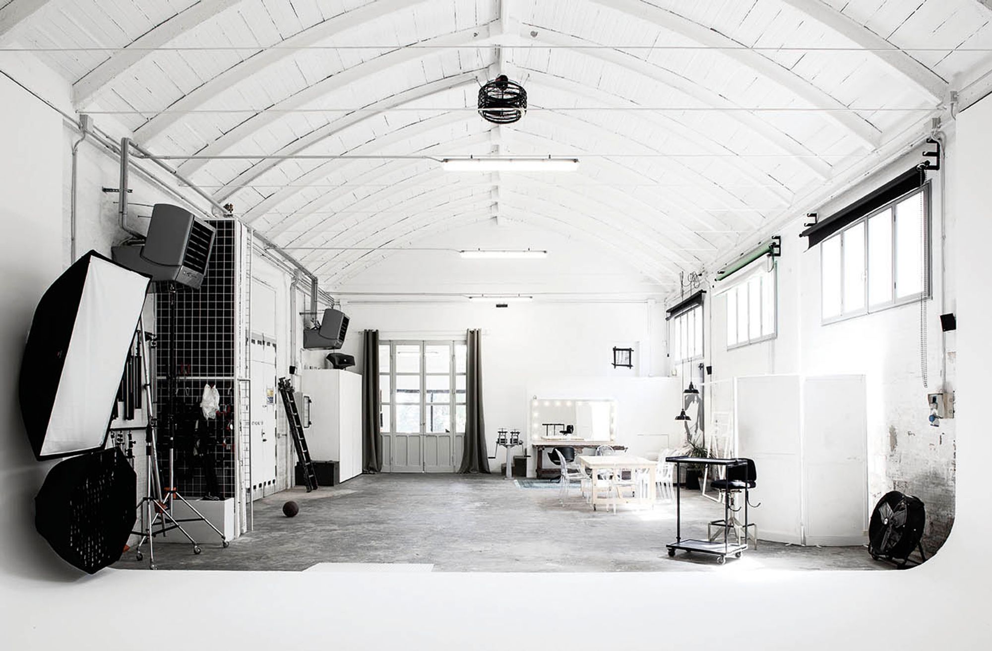 Sala posa Studiolux con limbo 8×8 metri