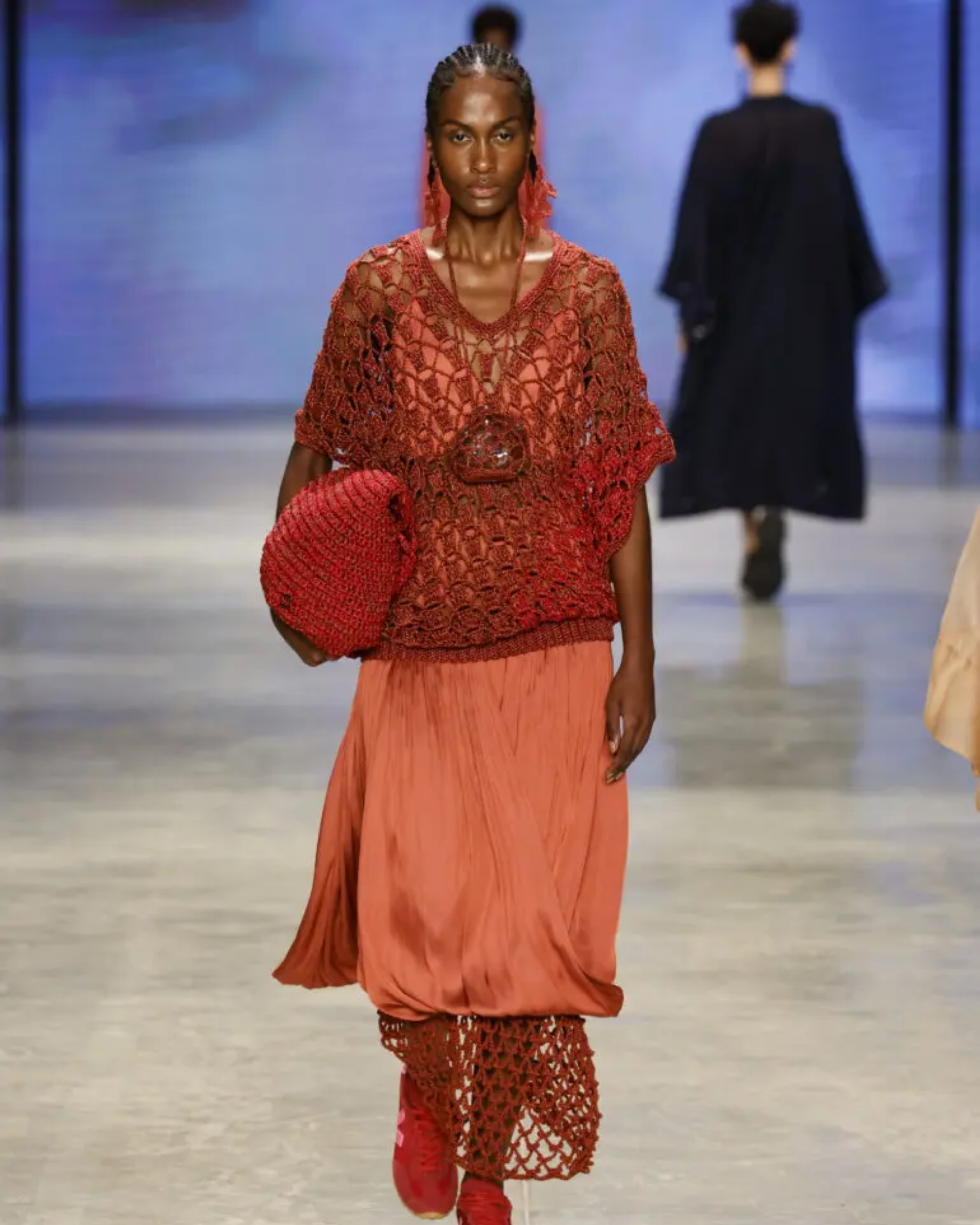 Catarina Mina leva o sertão e a chuva ao SPFW N61 com novas técnicas artesanais e upcycling 
 
 
 

, imagem 2