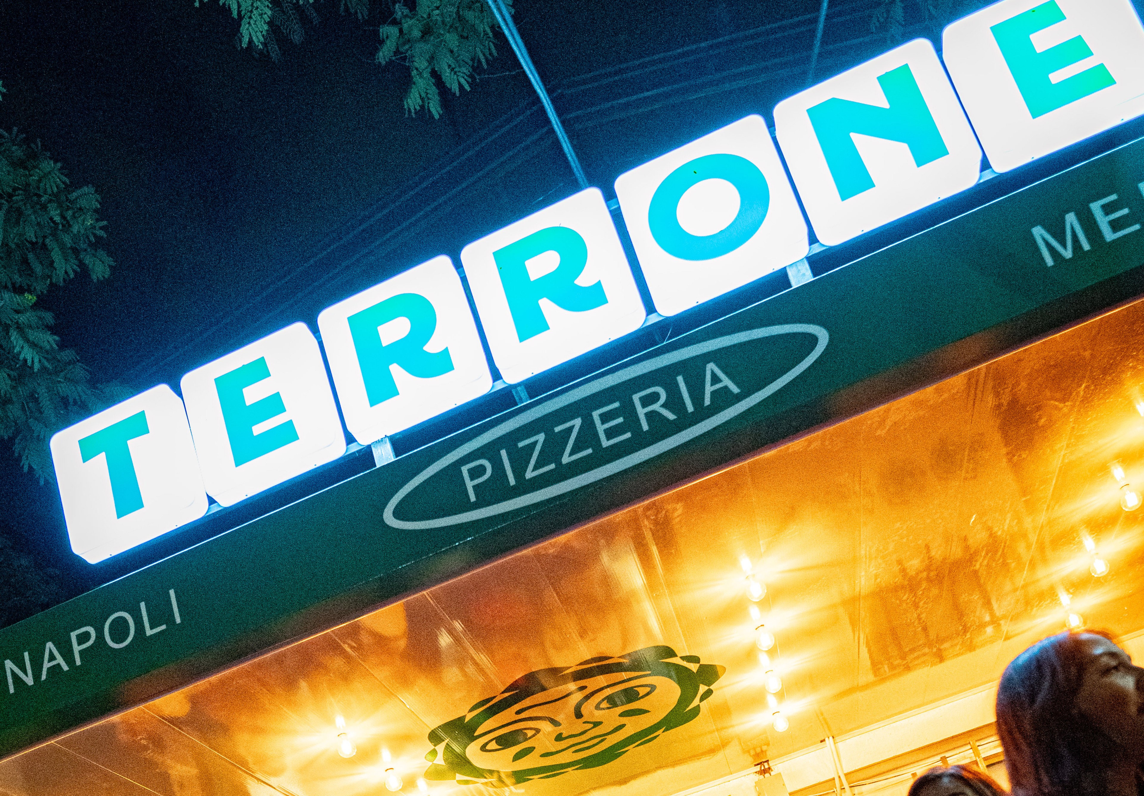 Terrone Pizzeria inaugura em Medellín com identidade visual desenvolvida pela Badauê.
