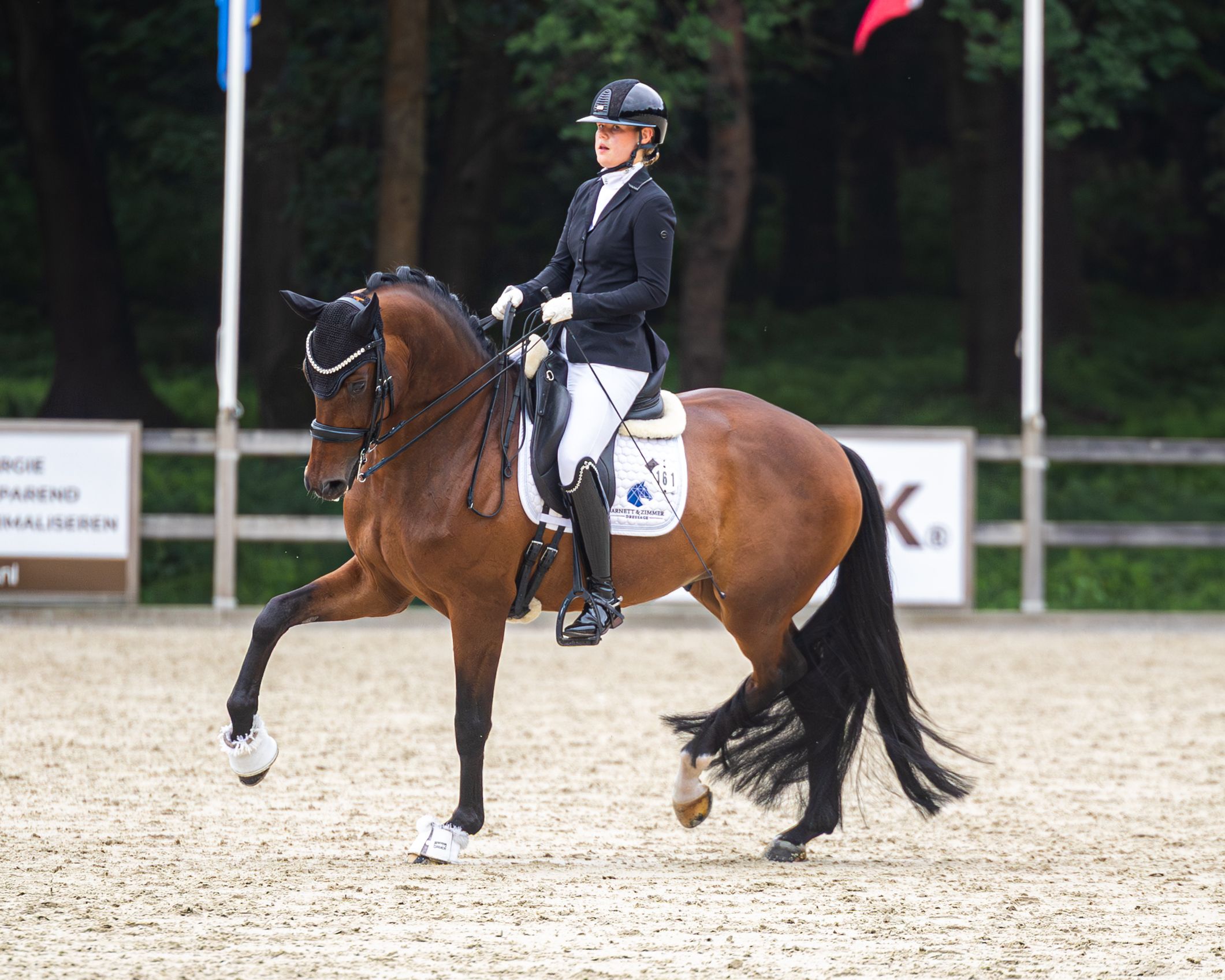 Clara Zimmer riding horse